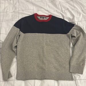 Tommy Hilfiger Men's Gray and Navy Sweater